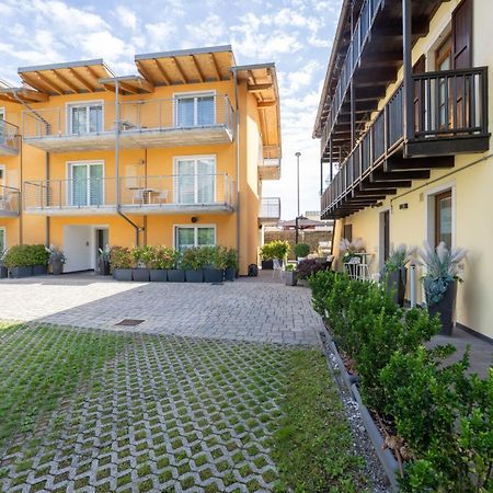 Residence Desiree Riva del Garda Bagian luar foto