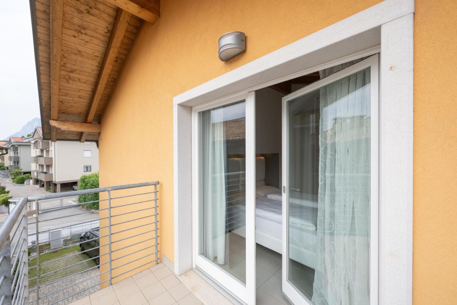 Residence Desiree Riva del Garda Bagian luar foto