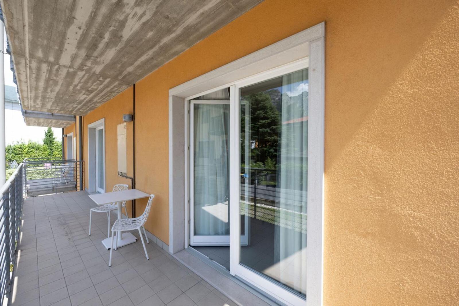 Residence Desiree Riva del Garda Bagian luar foto