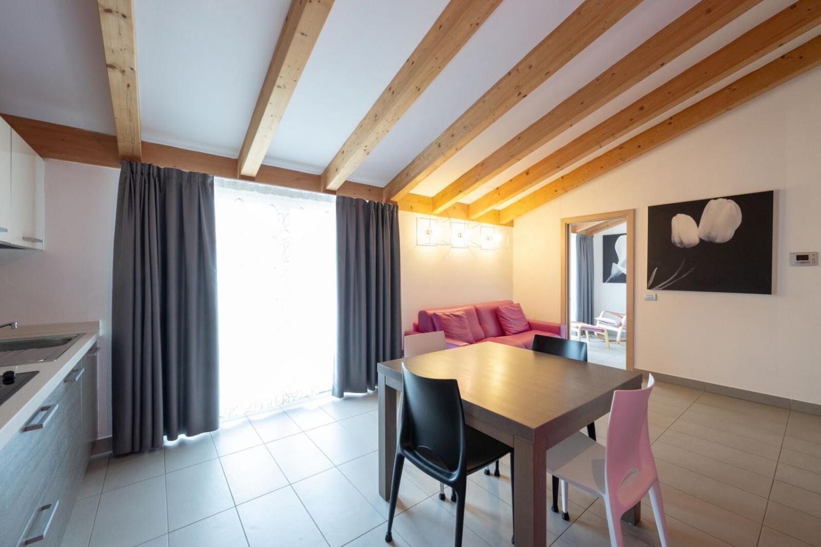 Residence Desiree Riva del Garda Bagian luar foto
