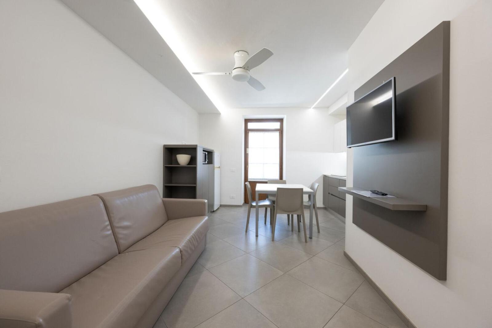Residence Desiree Riva del Garda Bagian luar foto