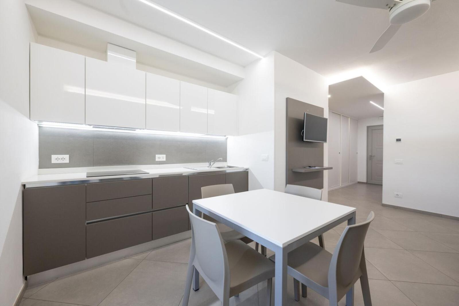Residence Desiree Riva del Garda Bagian luar foto