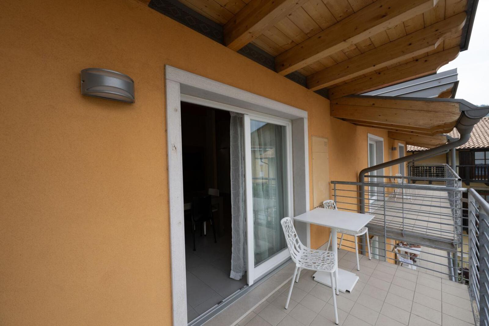 Residence Desiree Riva del Garda Bagian luar foto