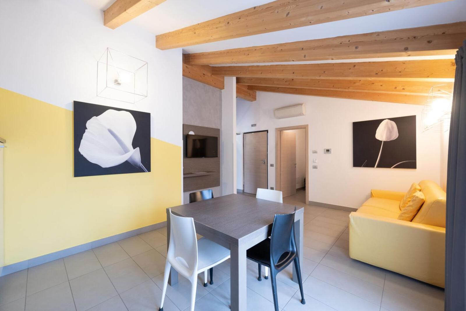 Residence Desiree Riva del Garda Bagian luar foto