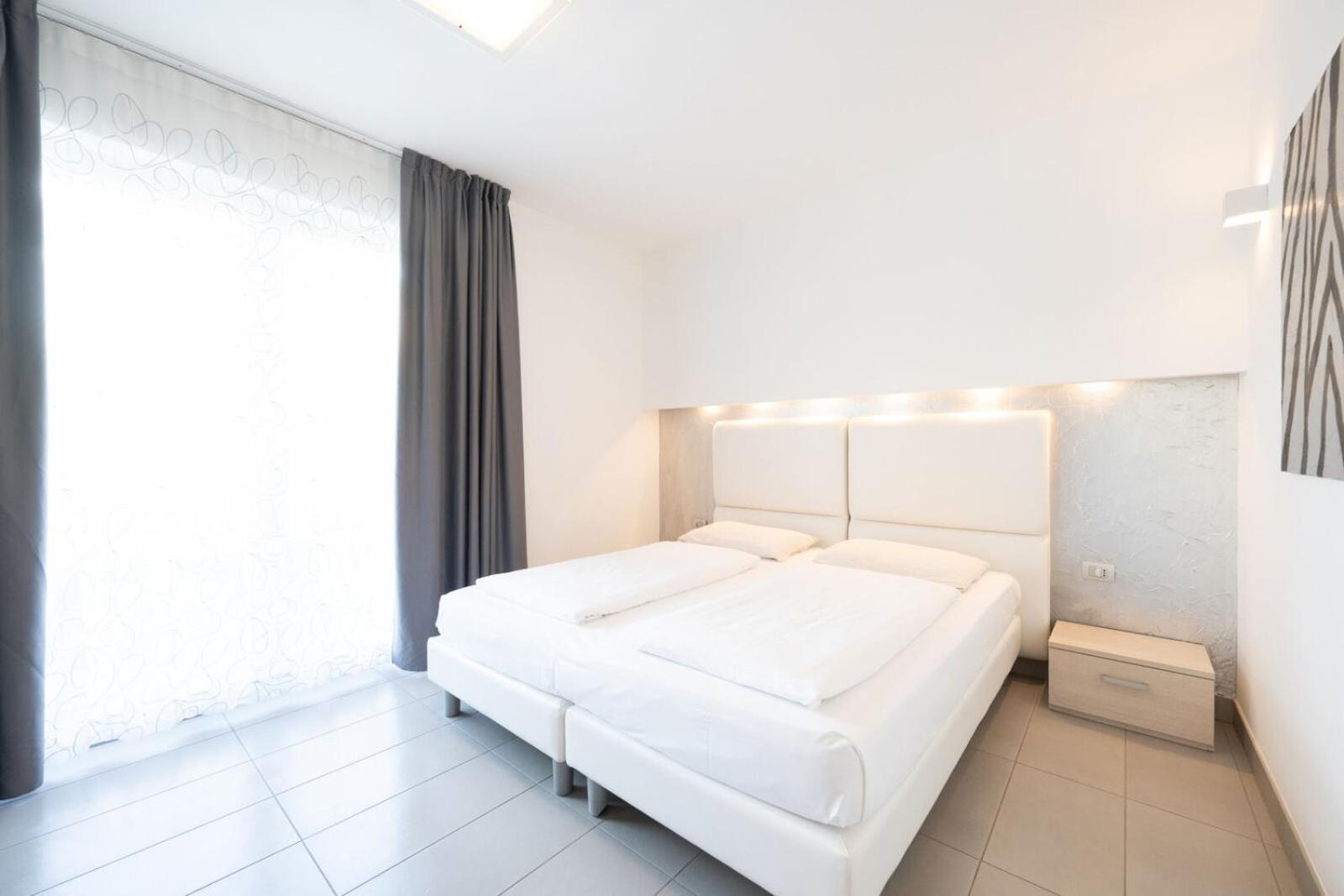 Residence Desiree Riva del Garda Bagian luar foto