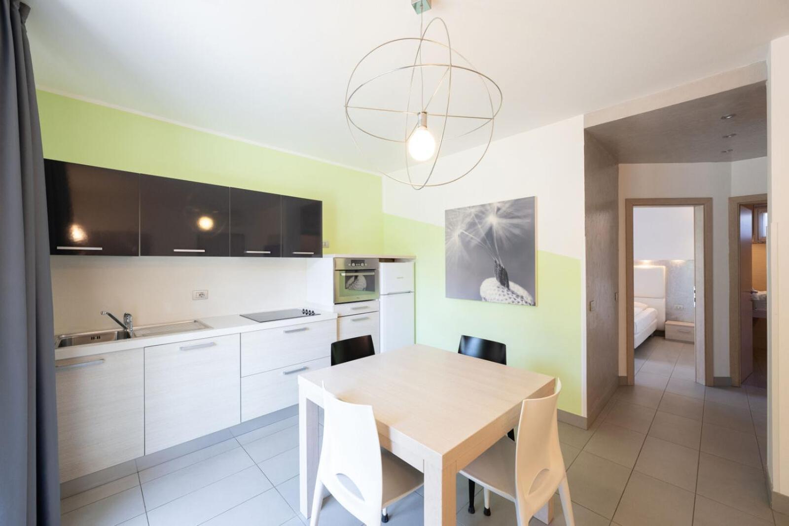 Residence Desiree Riva del Garda Bagian luar foto