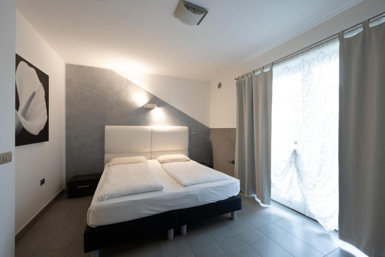 Residence Desiree Riva del Garda Bagian luar foto