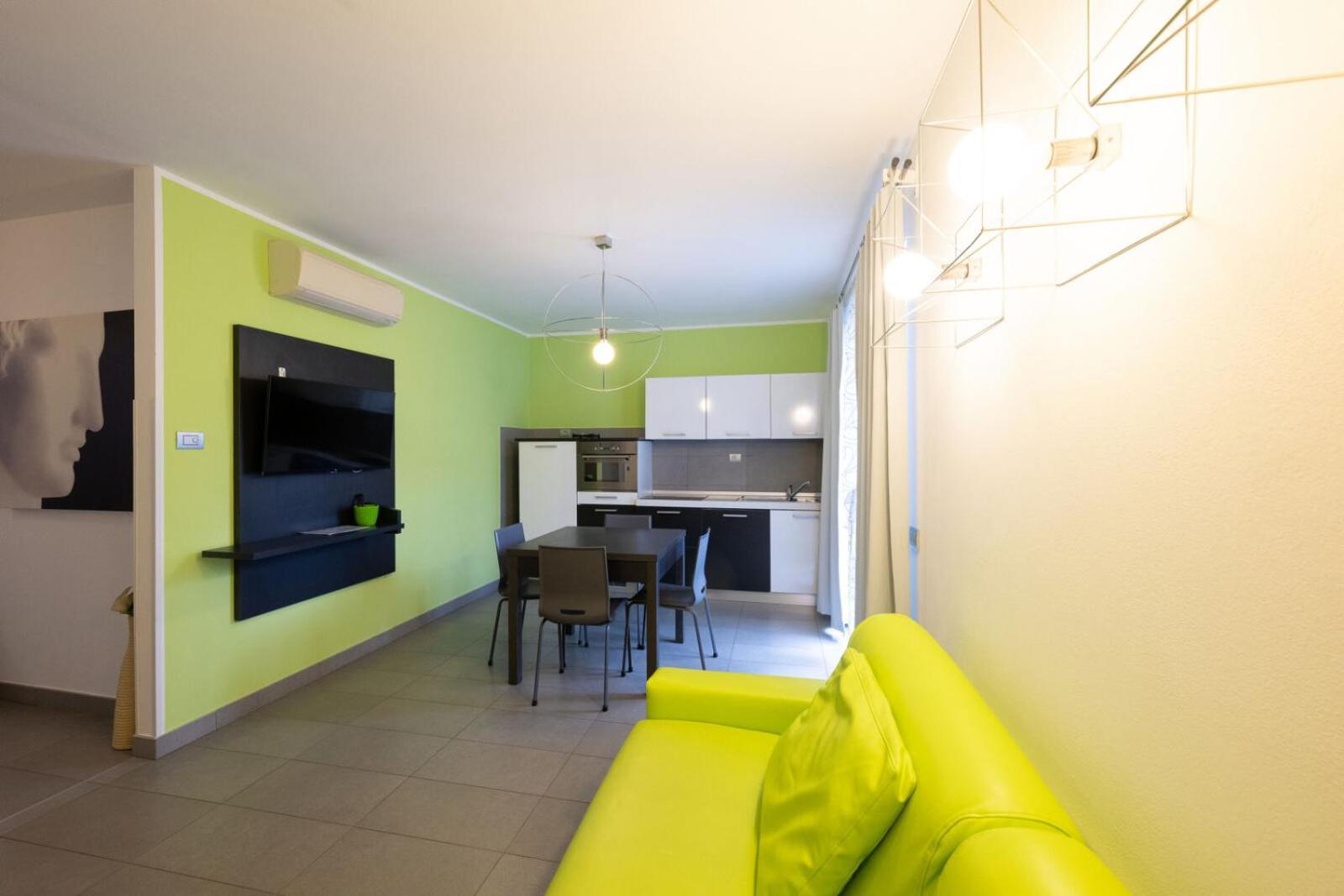 Residence Desiree Riva del Garda Bagian luar foto