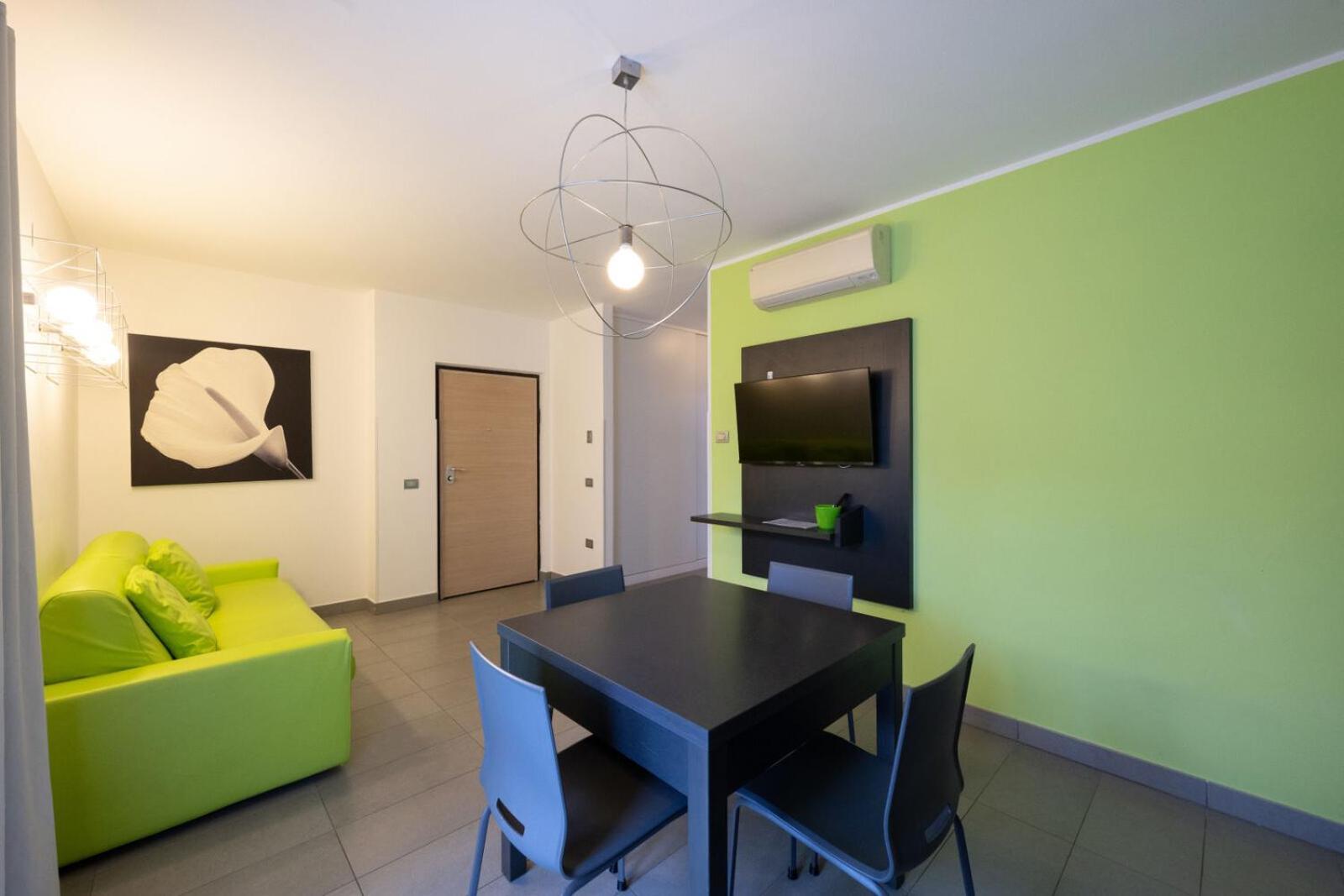 Residence Desiree Riva del Garda Bagian luar foto