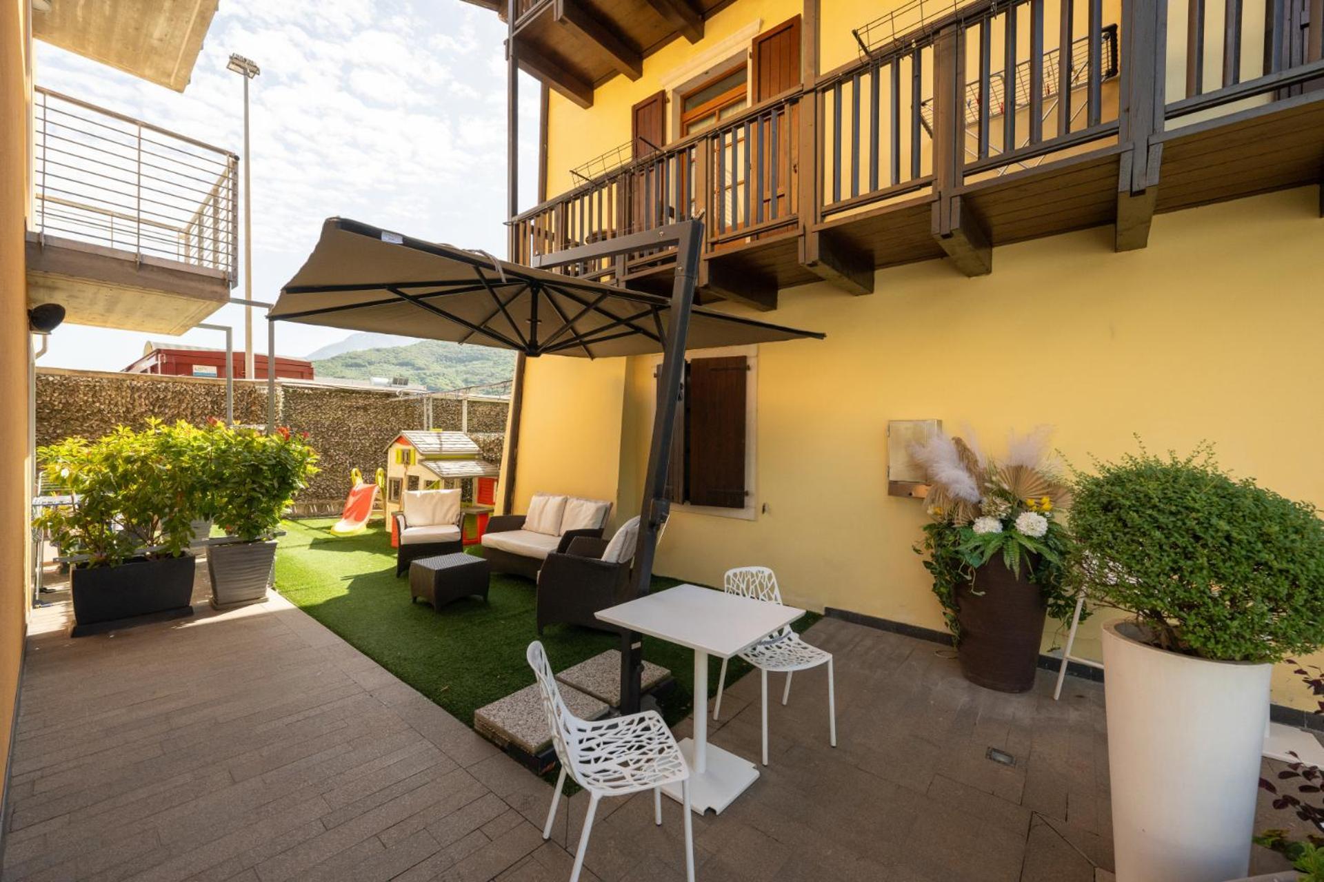 Residence Desiree Riva del Garda Bagian luar foto